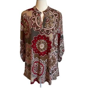 Zattcas Red, Tan & Gray Floral Patterned Tunic Top. 3/4 Sleeves. Size L.